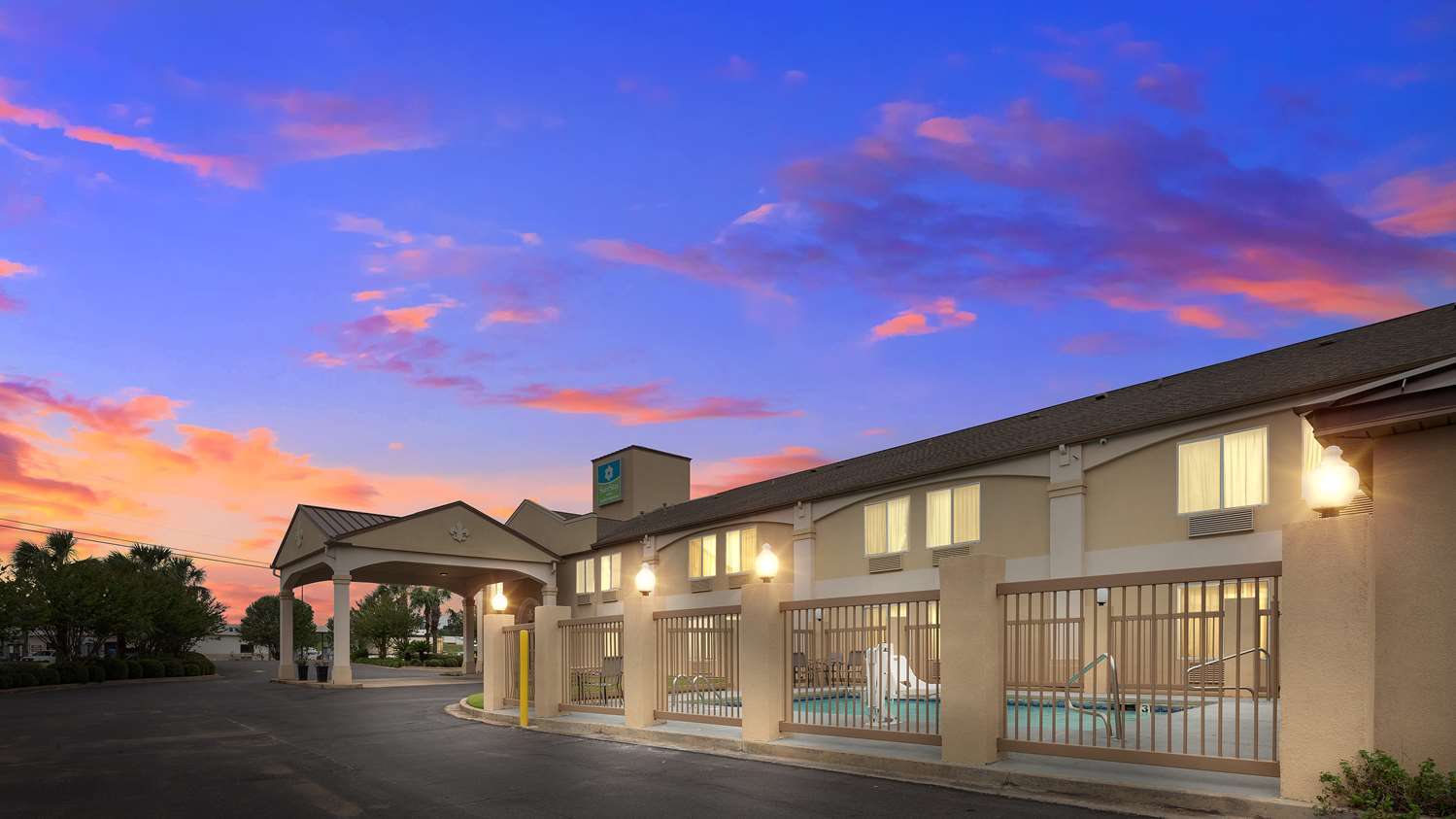 Surestay Hotel By Best Western Alexandria Airport 2/36