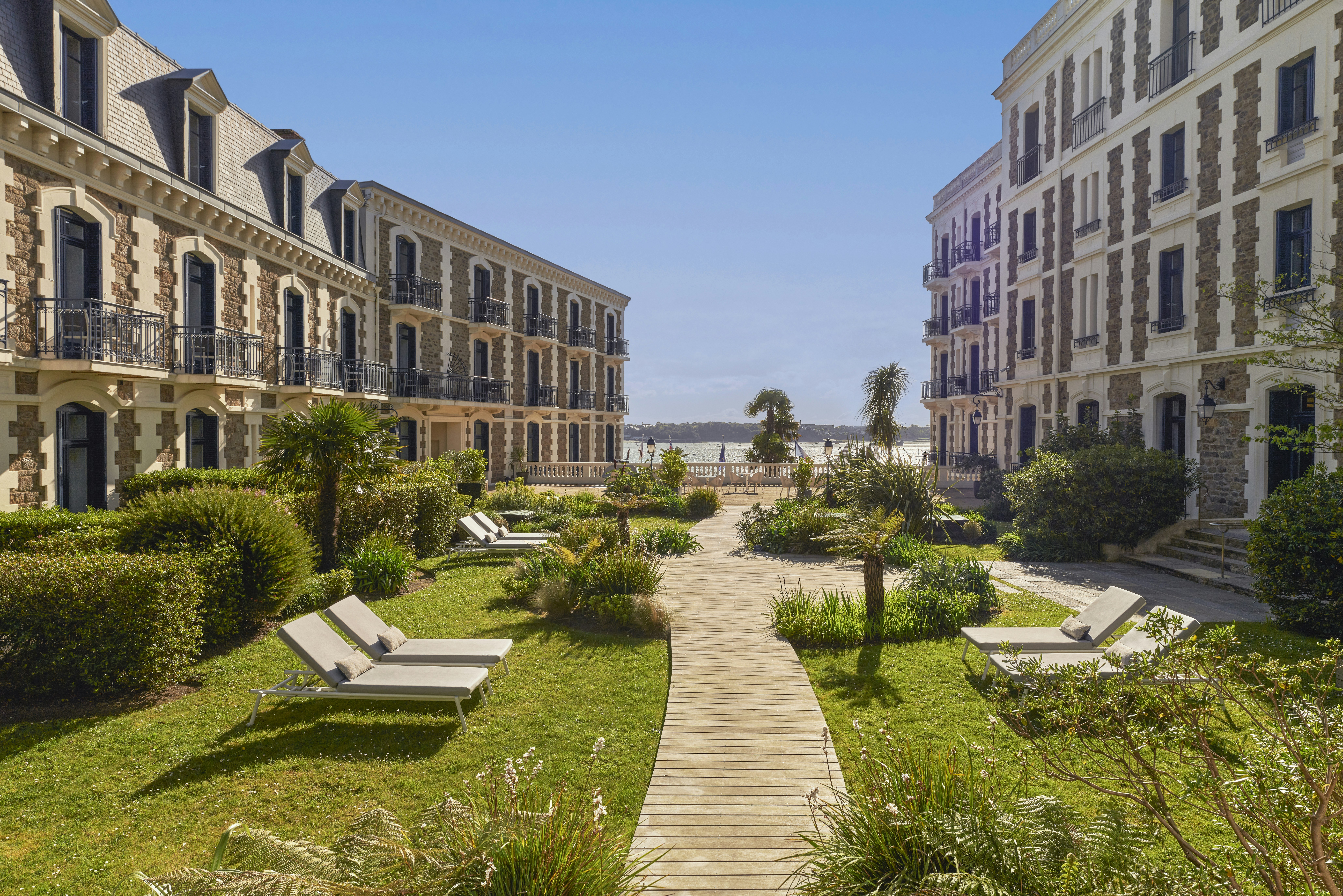 Hotel Barriere Le Grand Hotel Dinard 73/83