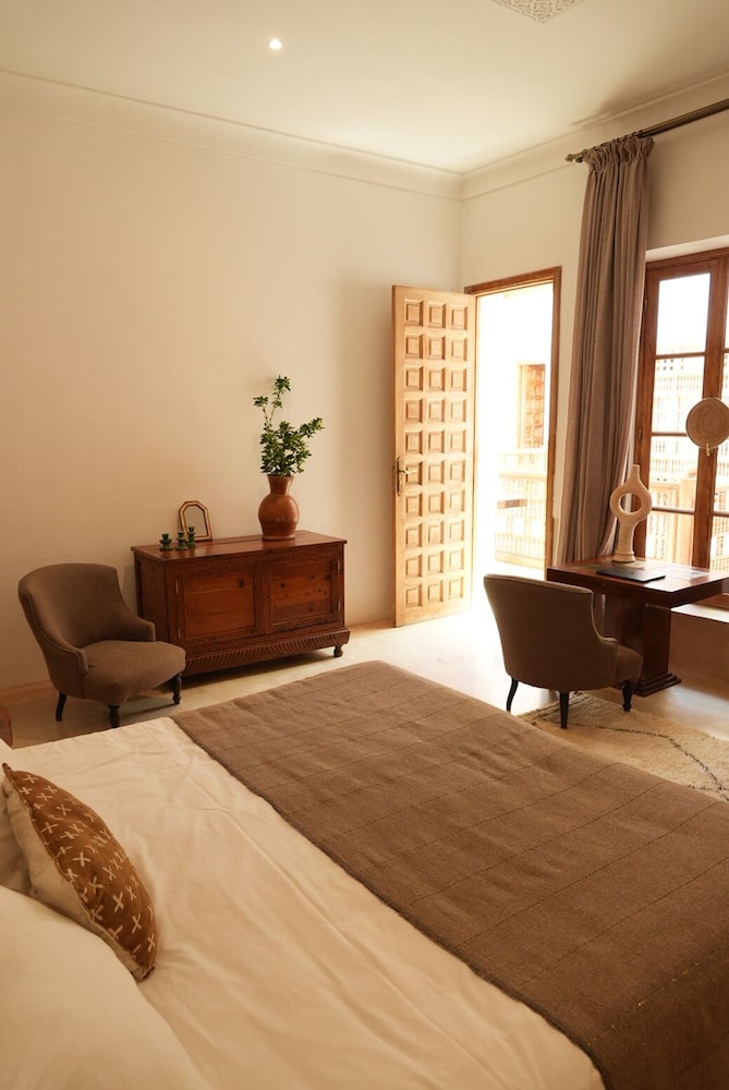 Riad Tahili 11/50