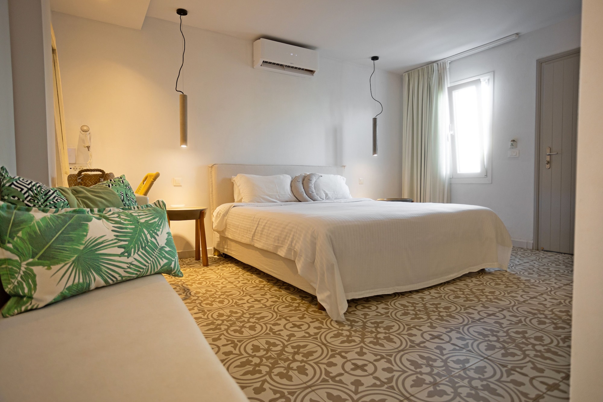 Room, Queen Bed, Jetted Tub