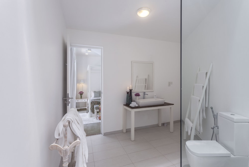 White Villa 48/50