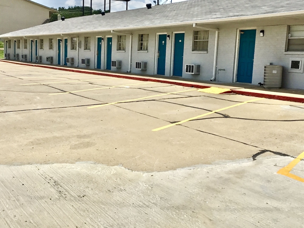 Lakeside inn 14/17