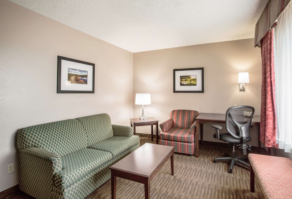 Quality Inn & Suites Lawrence - University Area 33/39