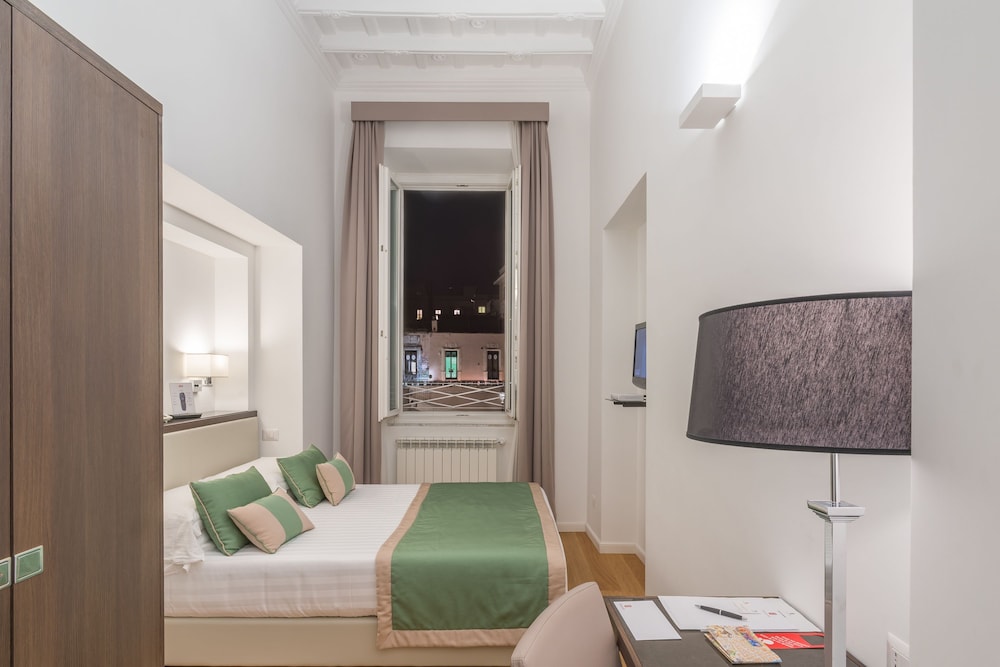 Les Diamants Spanish Steps Suite 12/46