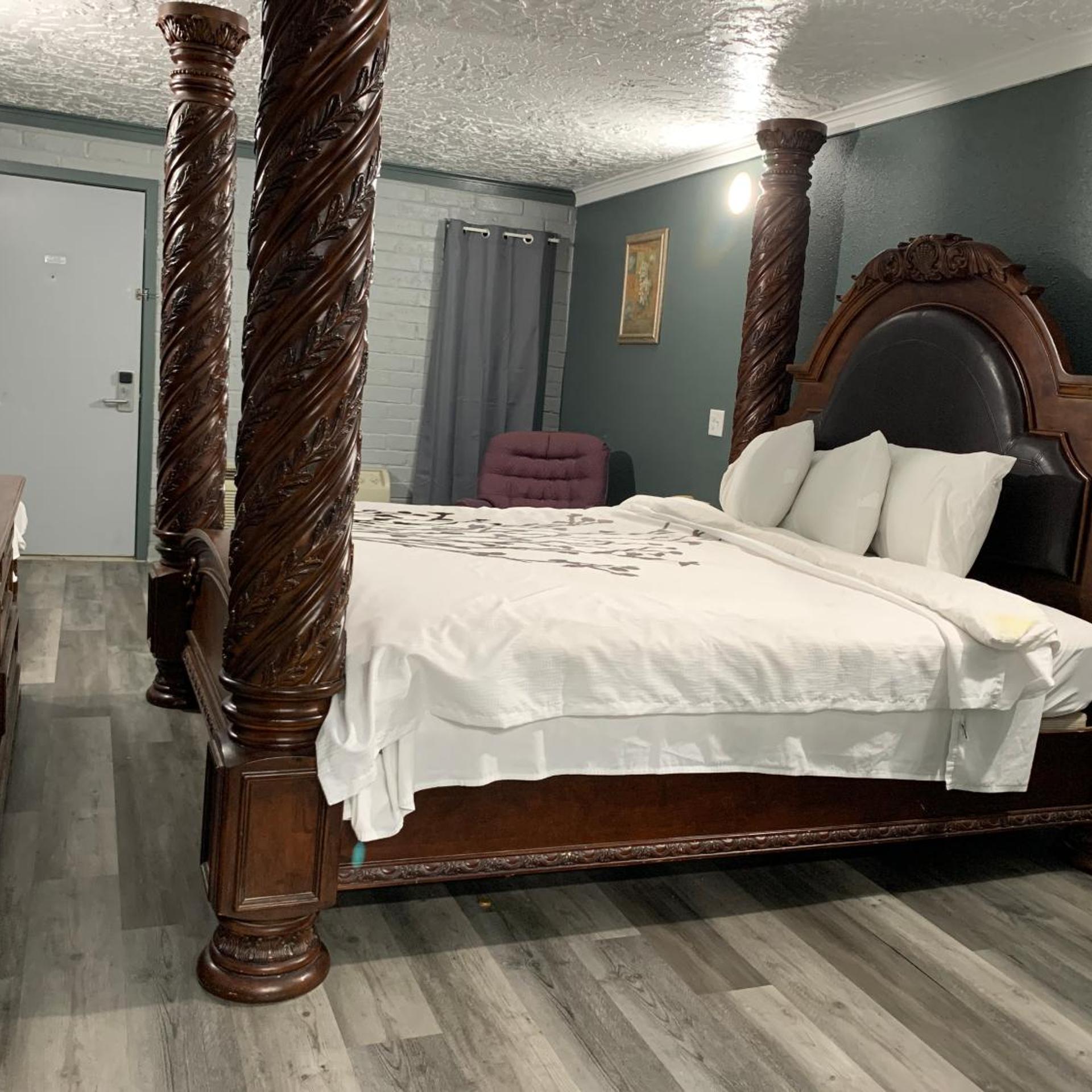 Knights Inn Tyler 21/55
