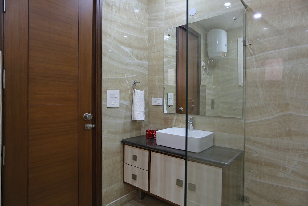 Oyo 5198 Hotel Hcgrand 30/31