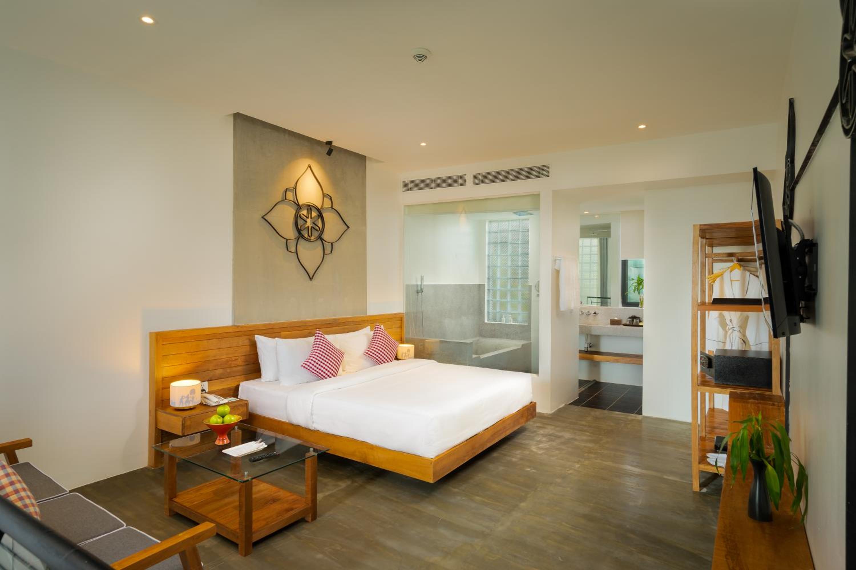 Penthouse Suite, Pool View, Balcony، Phka Chan Hotel 2/10