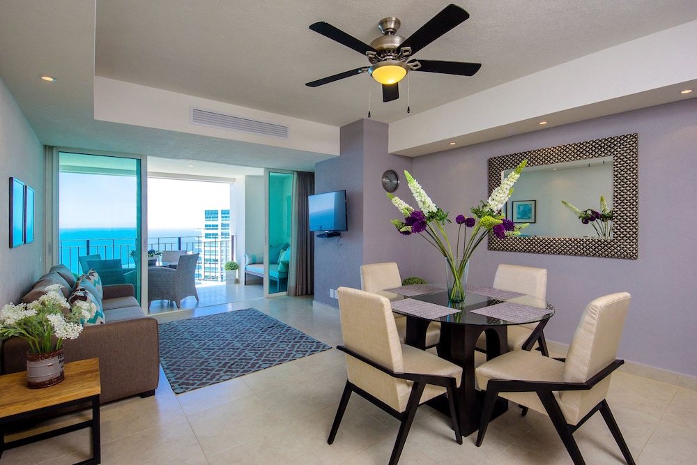 Grand Venetian Condominium 32/50