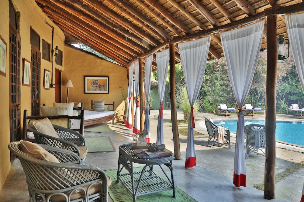JIMS JUNGLE RETREAT 35/50