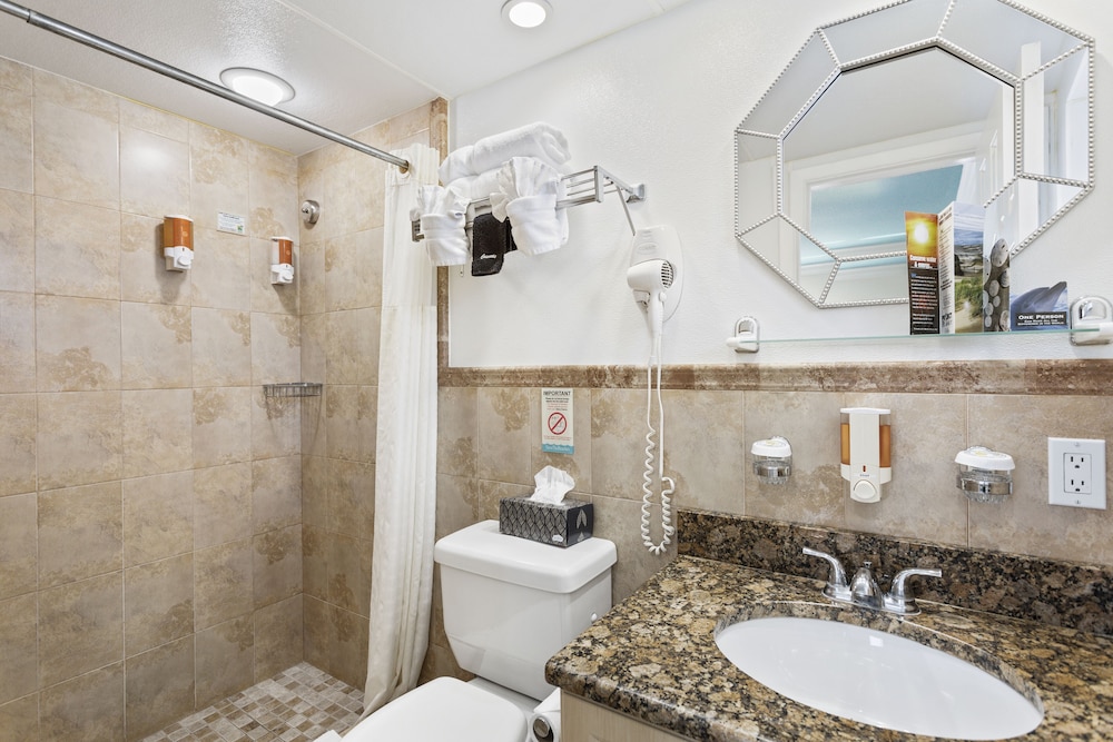 Bay Palms Waterfront Resort - Hotel and Marina 25/70