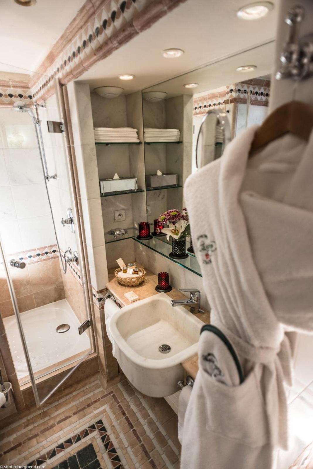 غرفة كلاسيكية صغيرة بشرفة، Hotel de la Loze 7/7