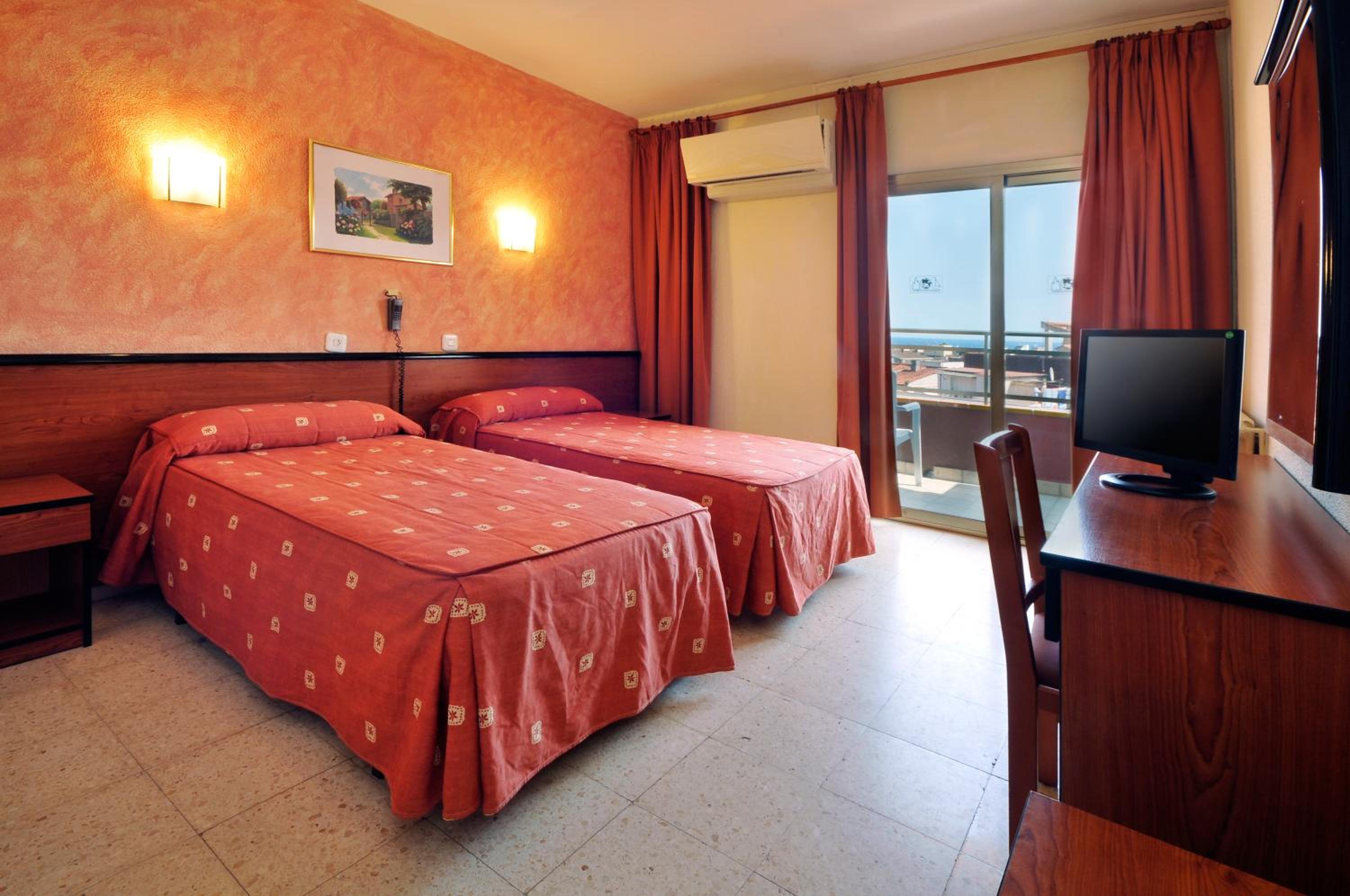 ROOM, DOUBLE BED