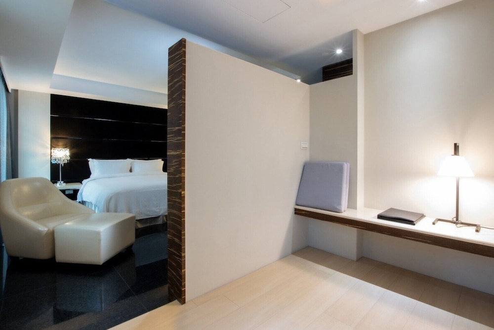 Kapok Hotel Resorts 44/46