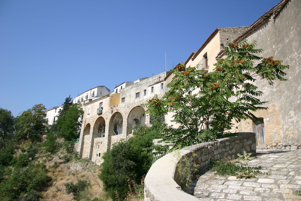 SIRA RESORT 64/71