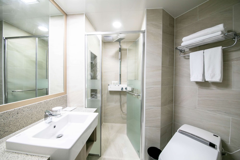 Golden Tulip Essential Namgang 42/49