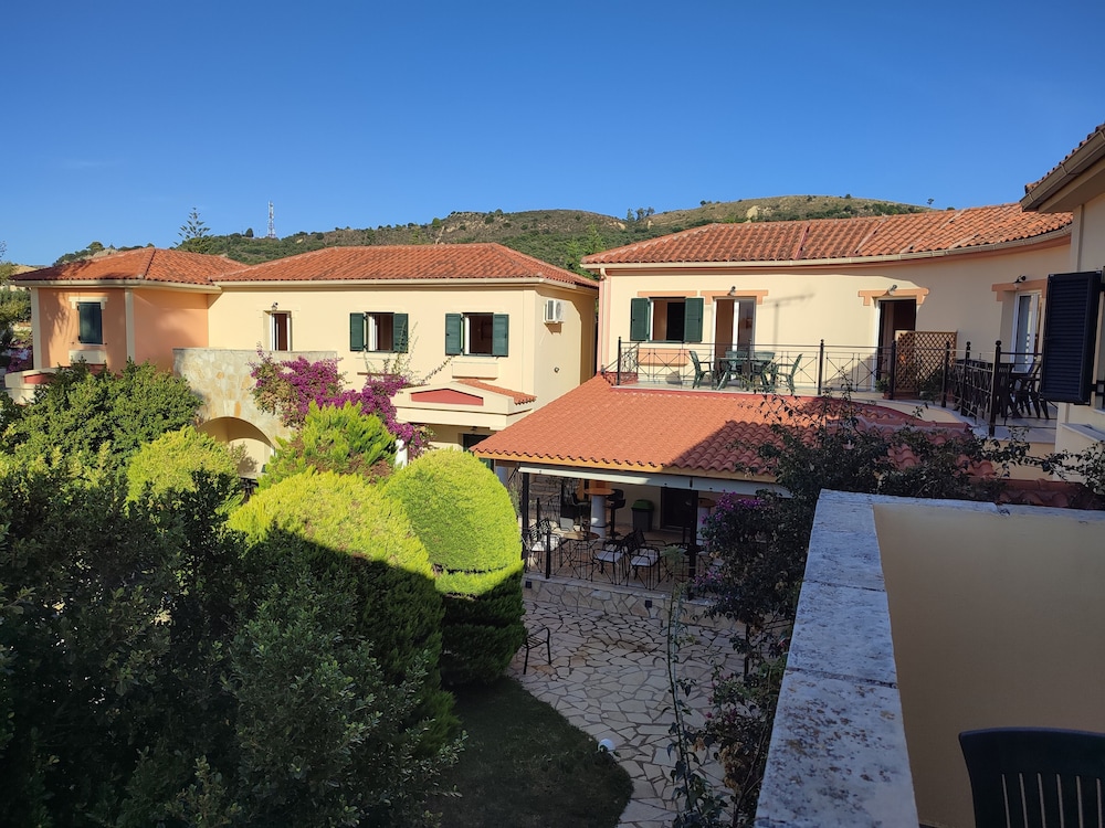 Elanthi Village Hotel 76/85