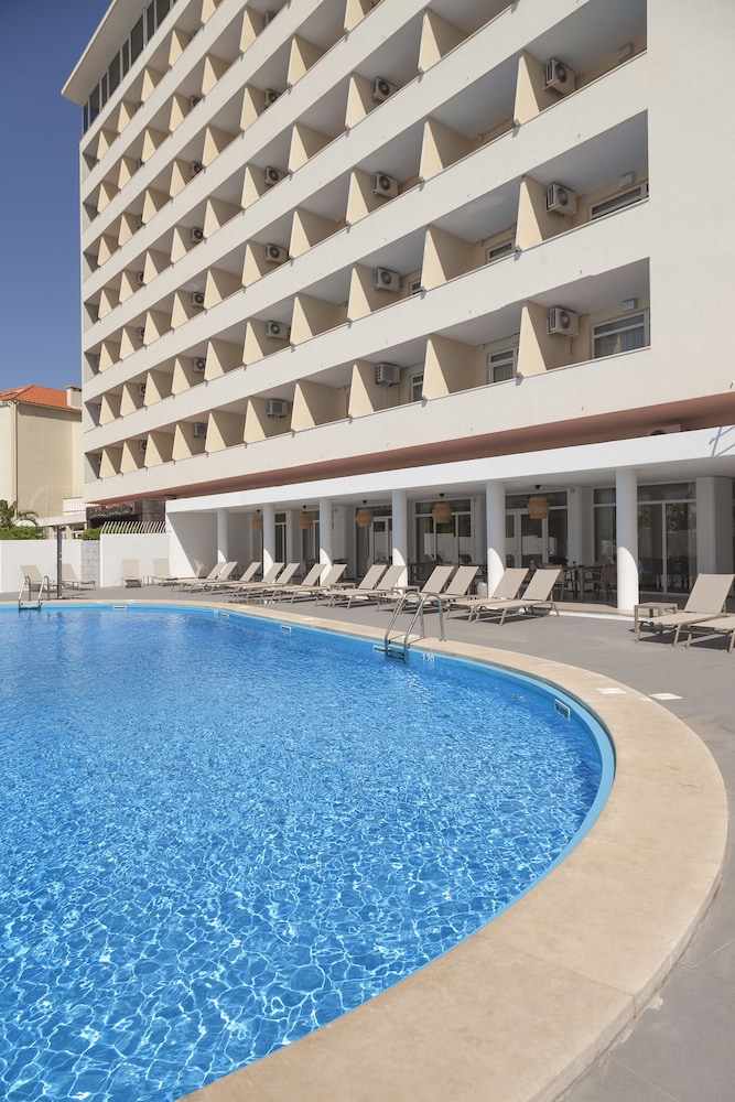 Carcavelos Beach Hotel 3/63