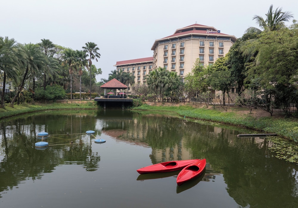 Radisson Blu Dhaka Water Garden 82/83