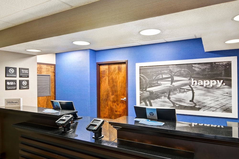 Hampton Inn State College 28/43
