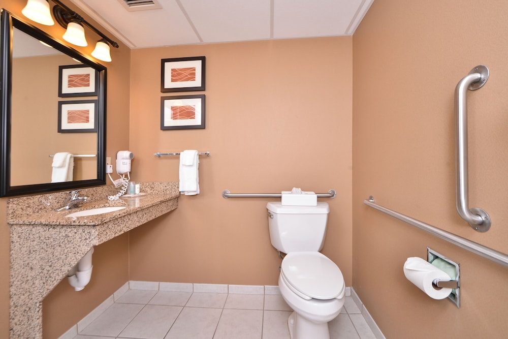 Comfort Inn Albert Lea at Trails Travel Center 19/42