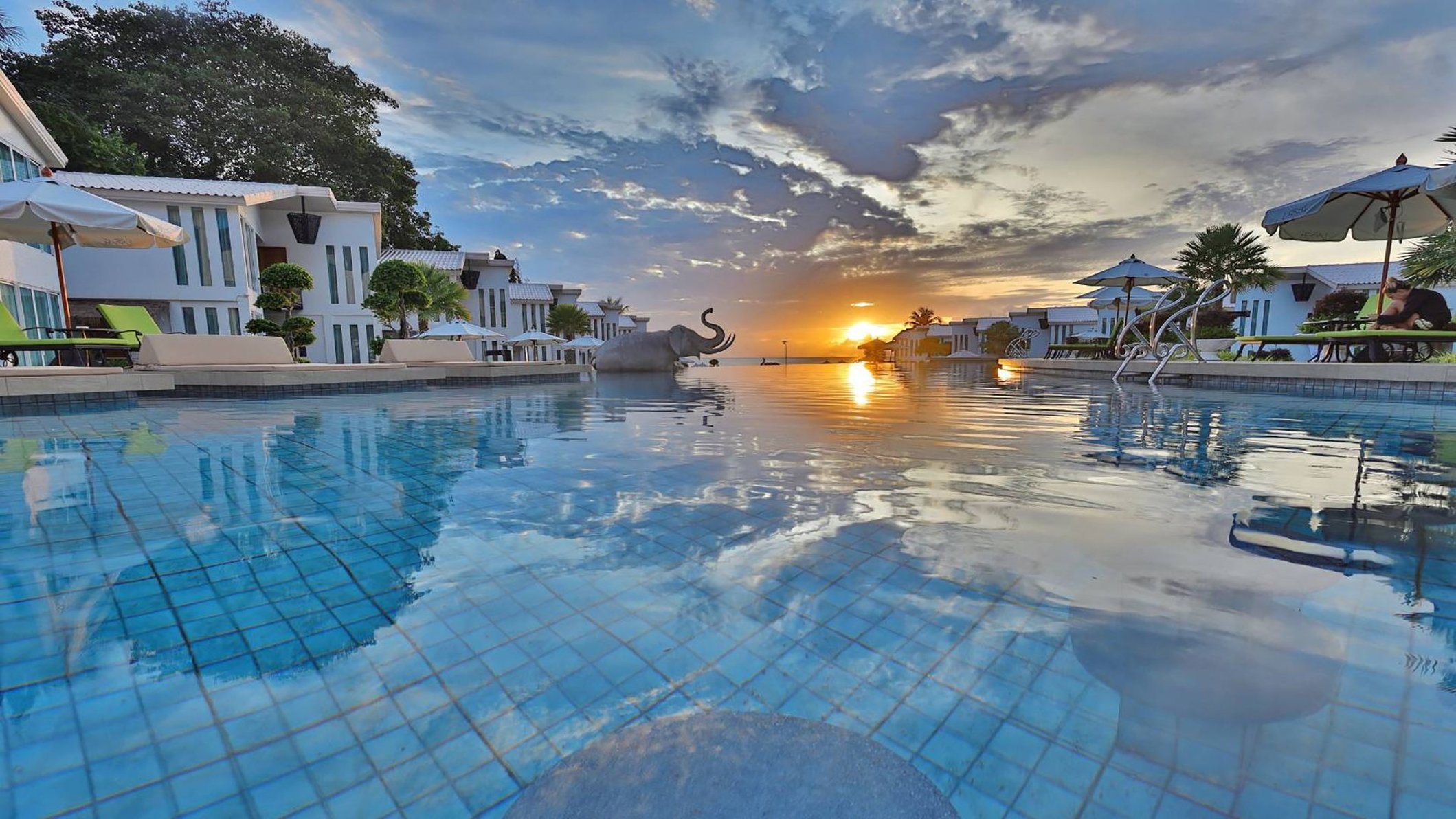Vannee Golden Sands Beachfront Resort 20/24