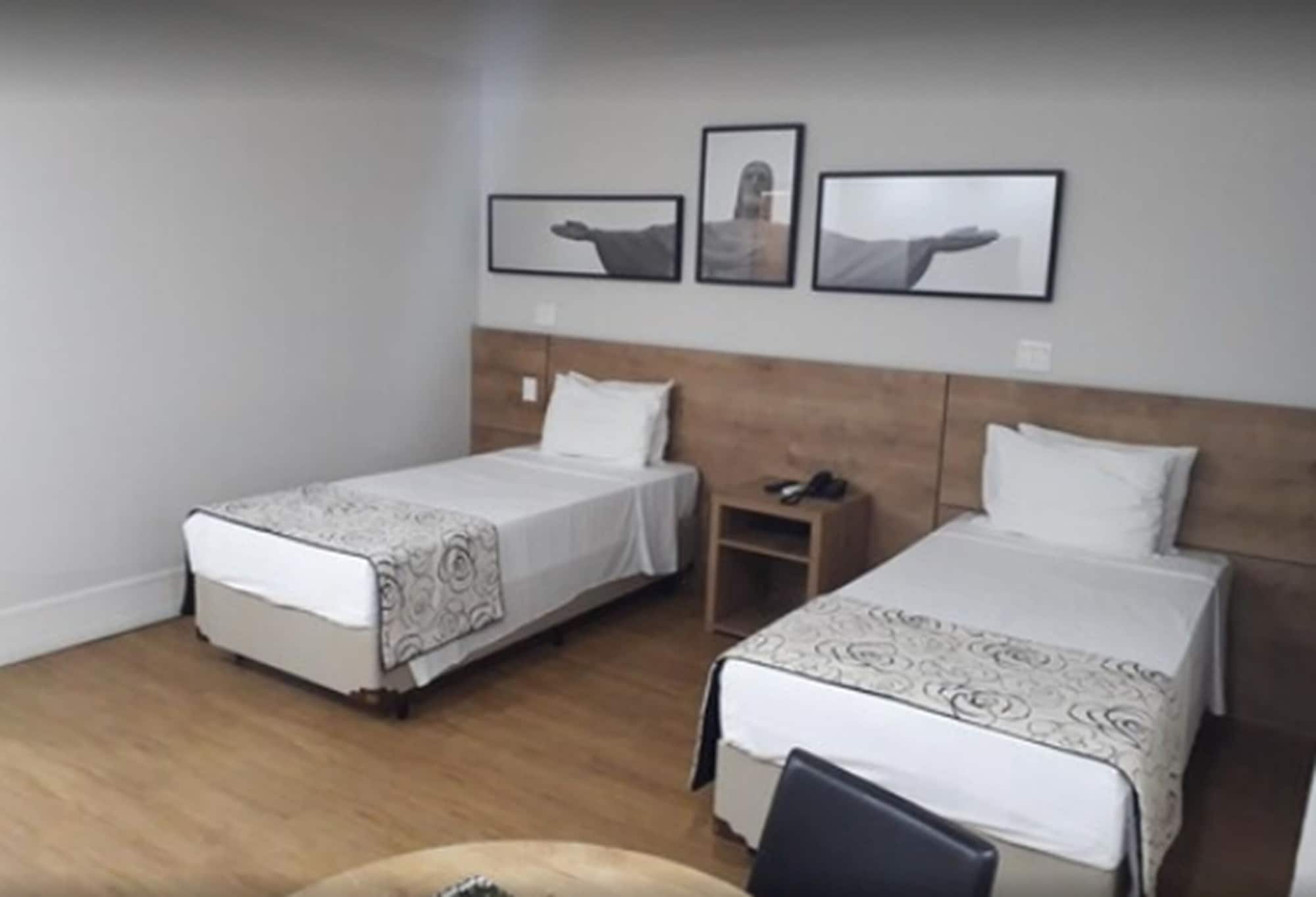 DELUXE, TWIN BEDS