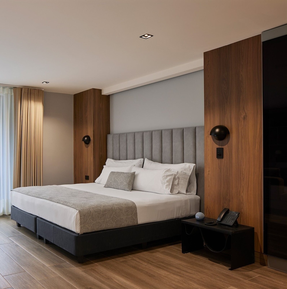 DELUXE, SUITE