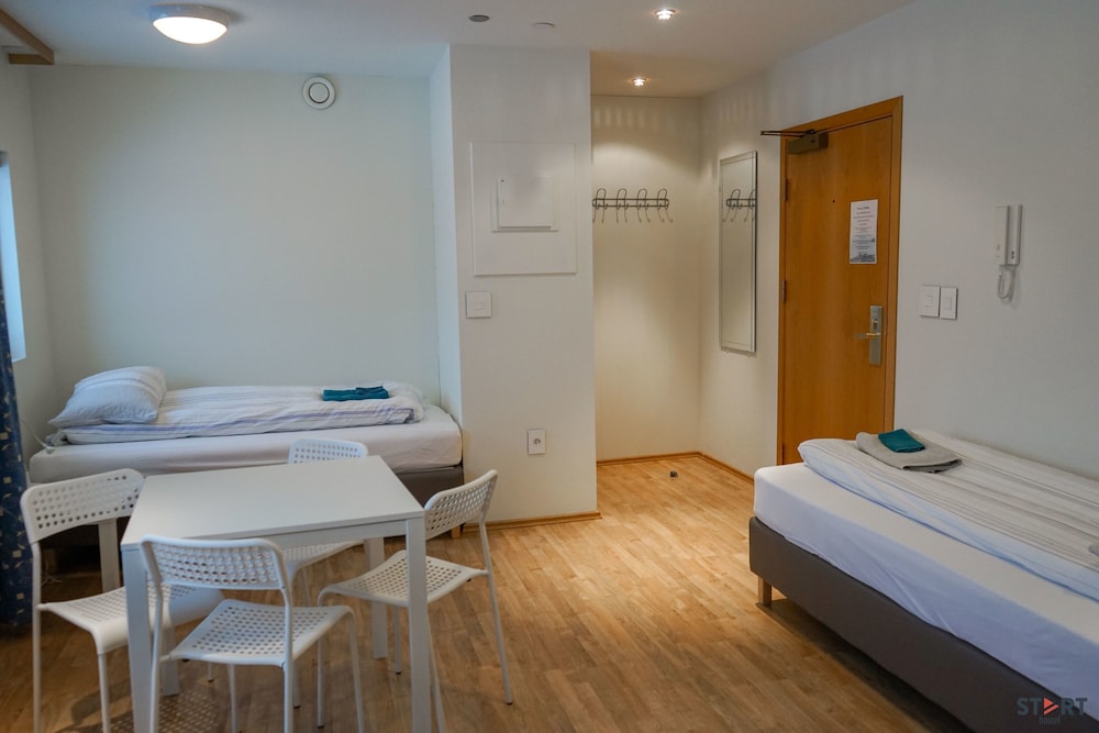 START HOSTEL 13/67