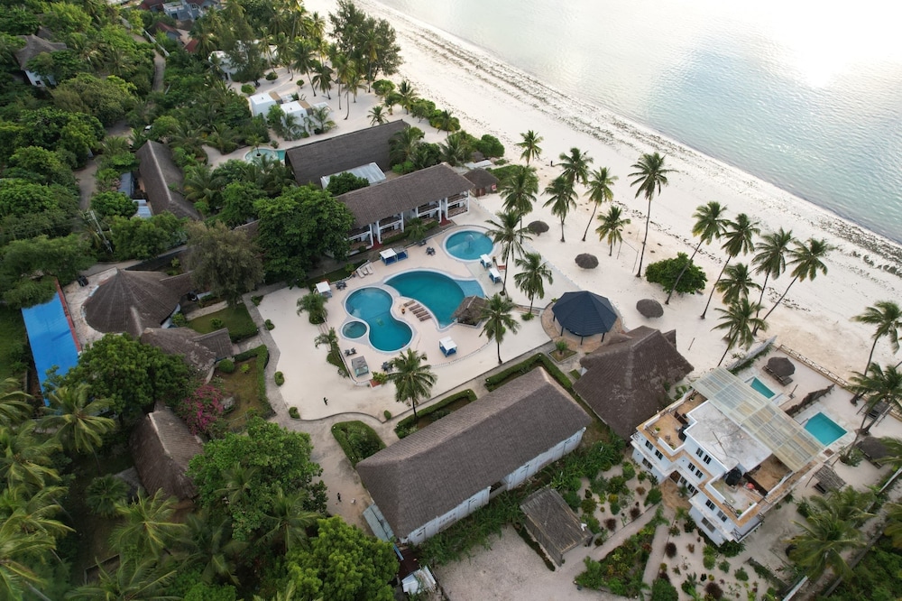 Zanzinite Beach Spa Hotel 35/39