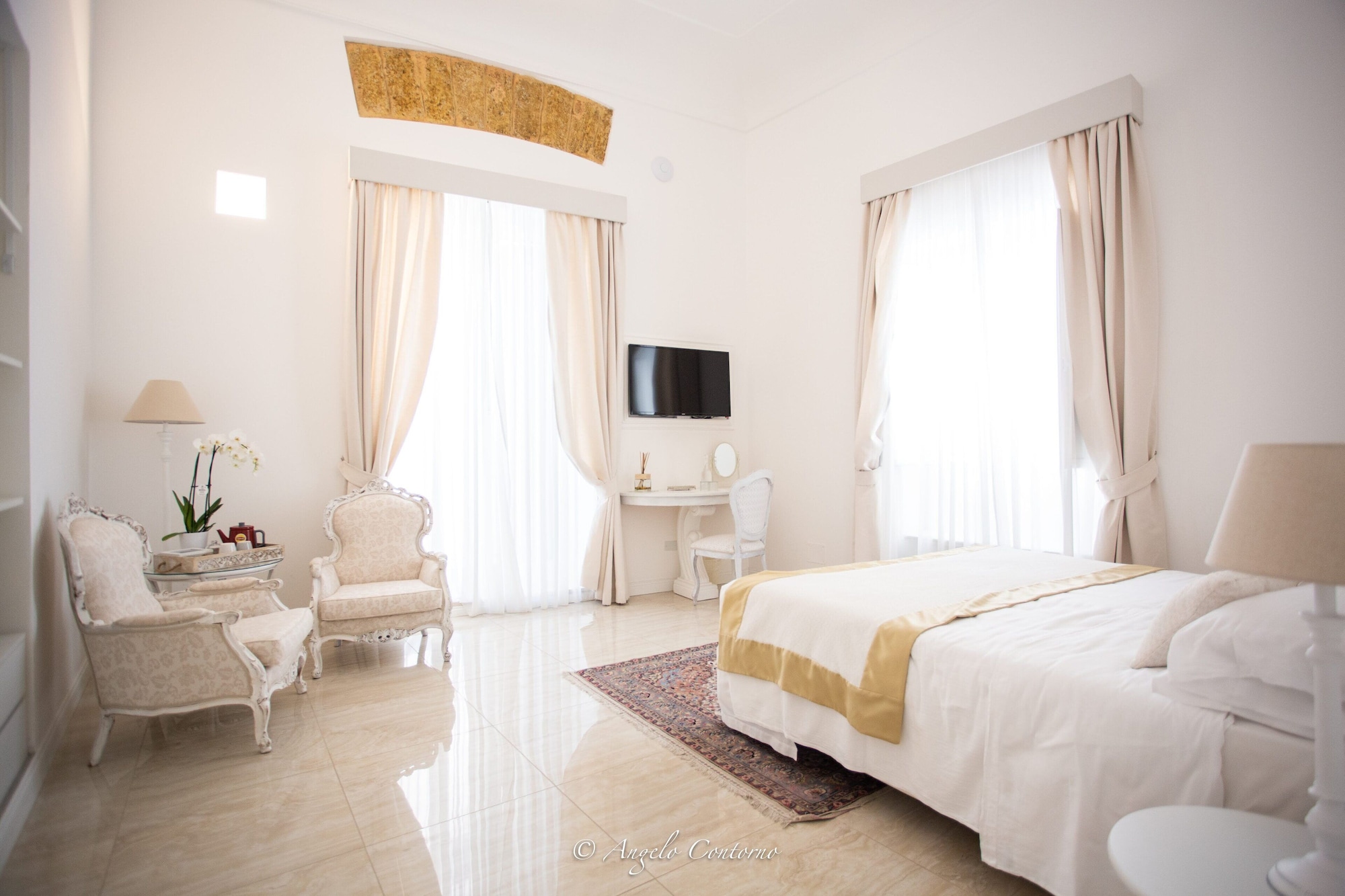 DELUXE, DOUBLE BED