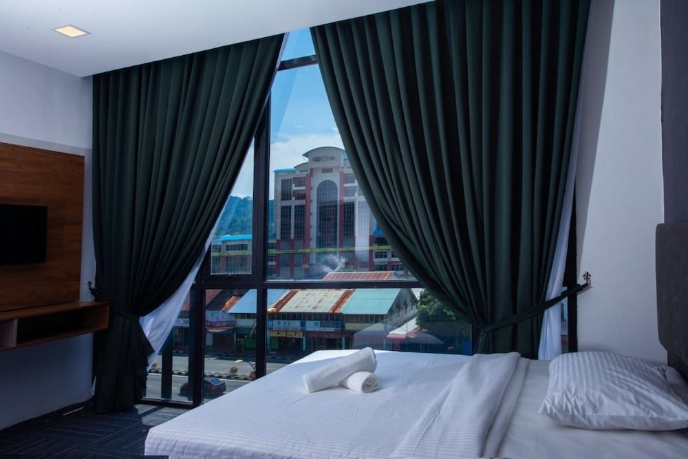 WE Hotel 36/52