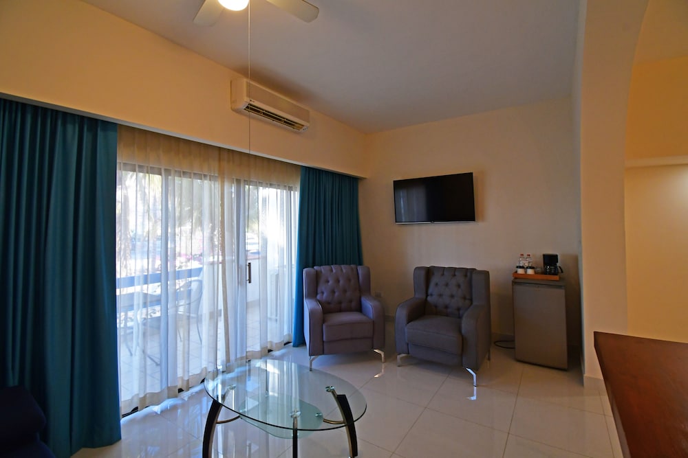 The Westmarine Waterfront Hotel 34/61