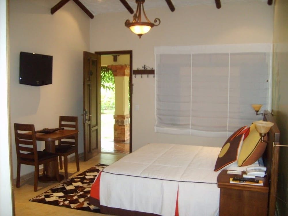 Hotel Campestre El Campanario 8/30
