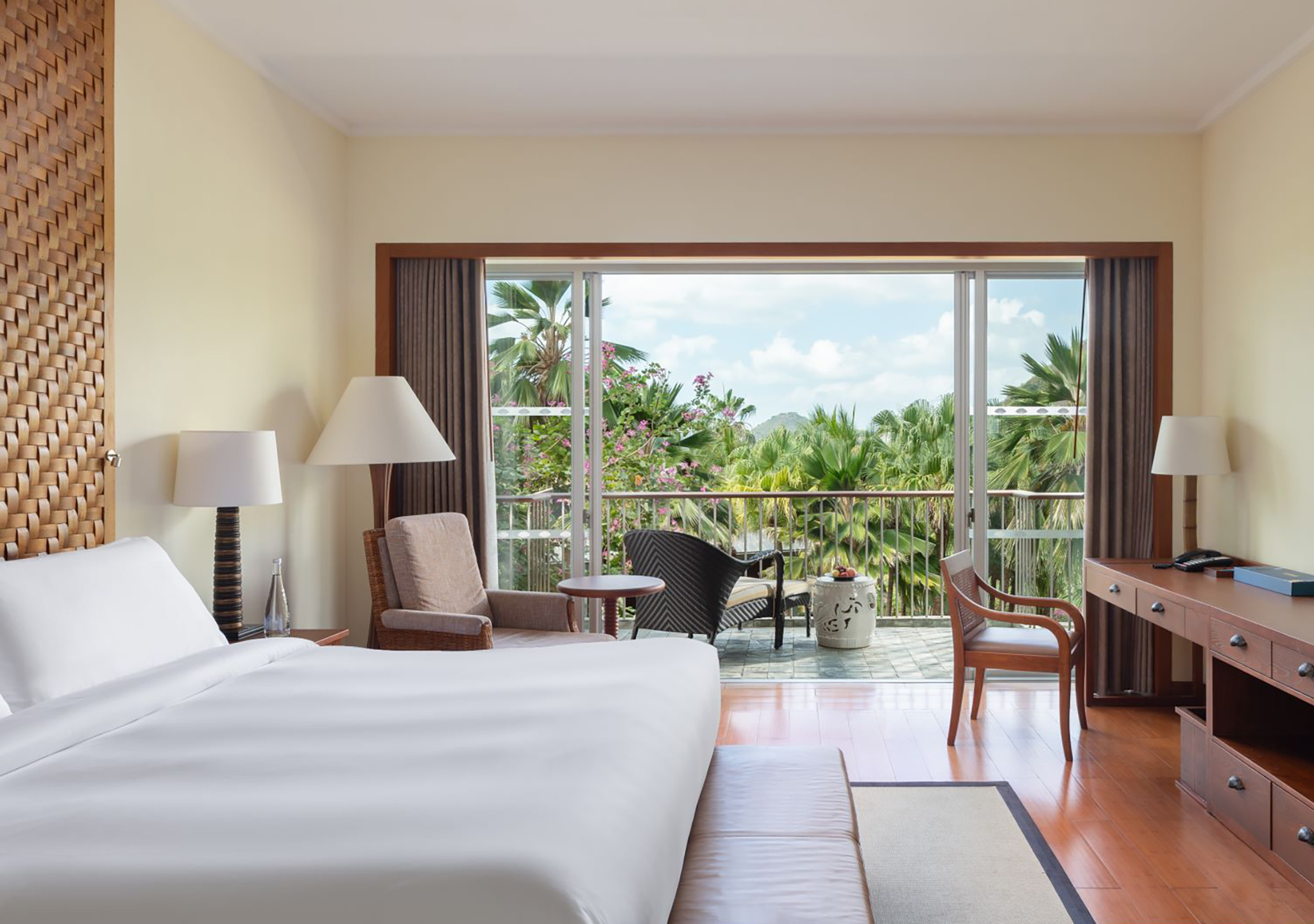 Suite, Garden View