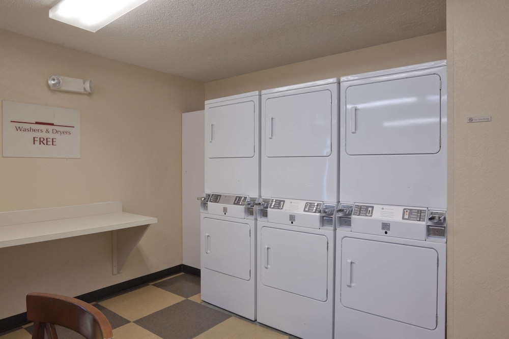 Sonesta Simply Suites Huntsville Research Park 27/52