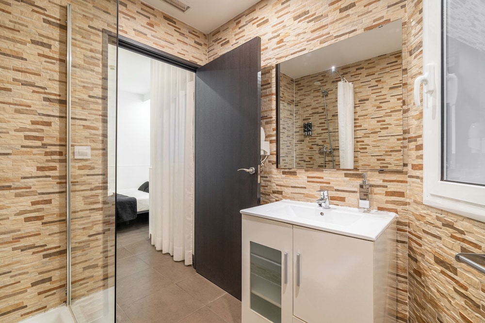 Laramond Barcelona Rooms 50/58