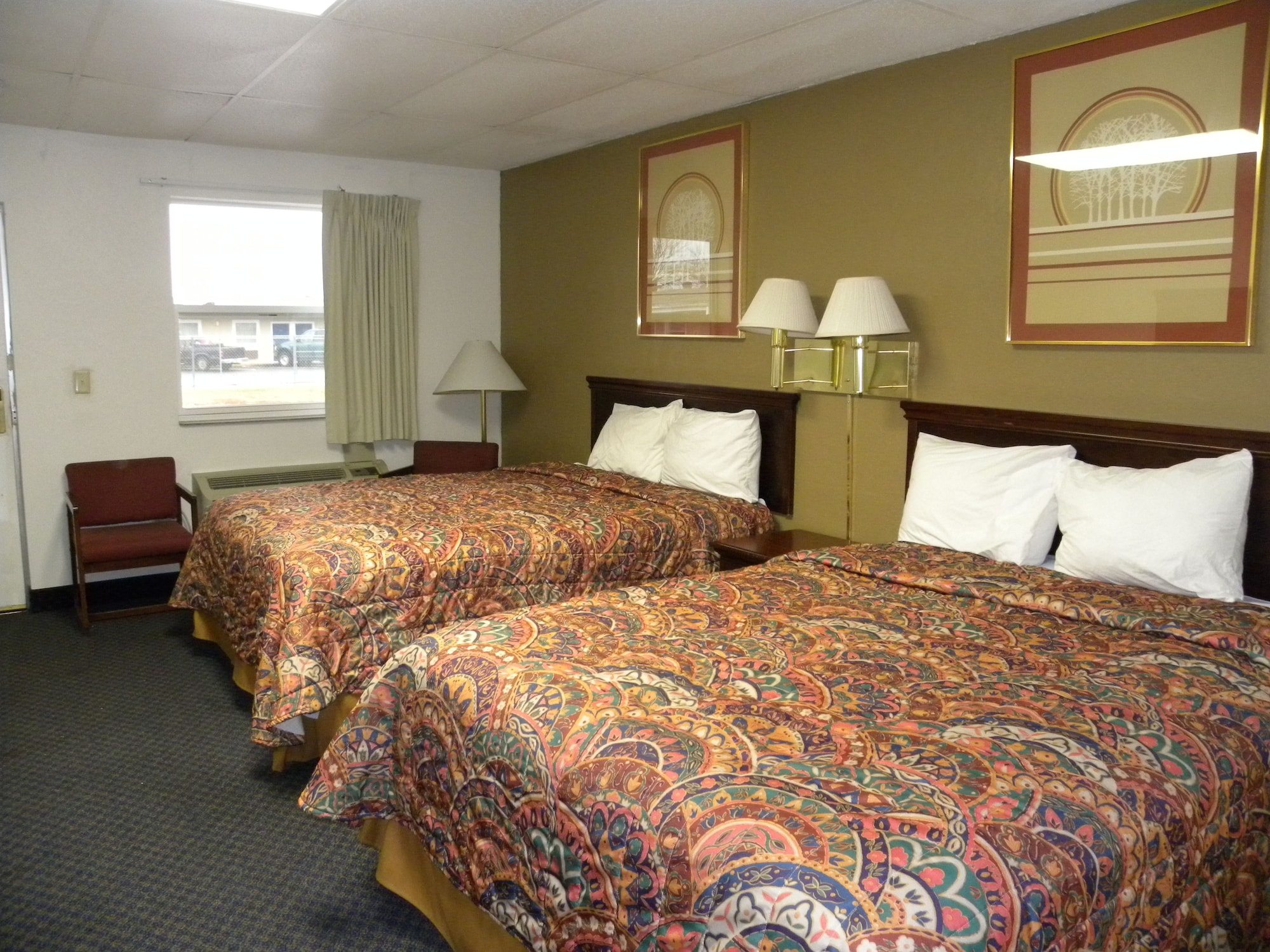 غرفة قياسية بسريرين كوين، Guest Inn Rogers 6/10