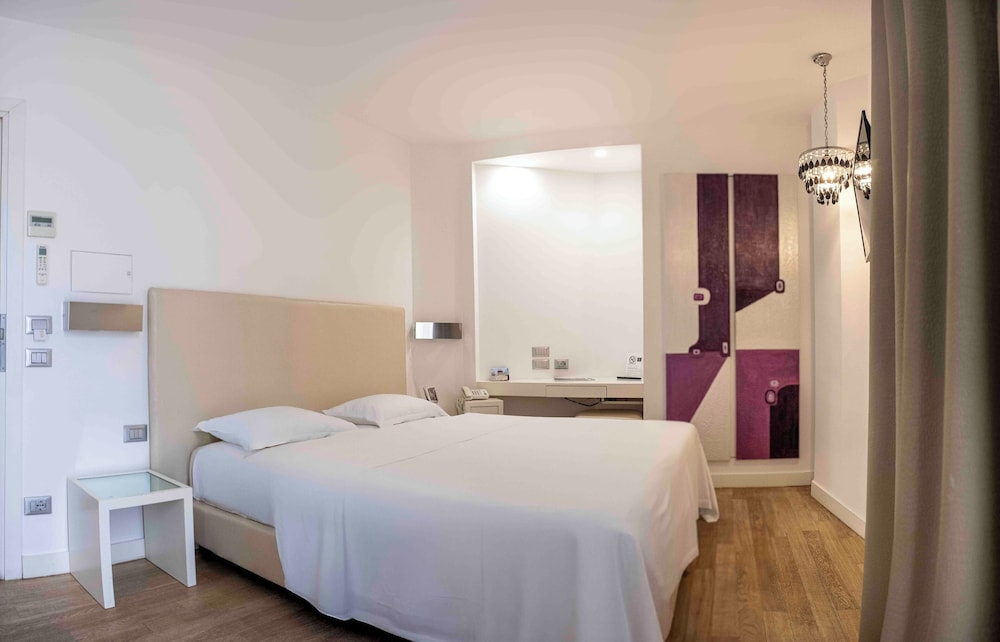 Hotel Exclusive 21/84