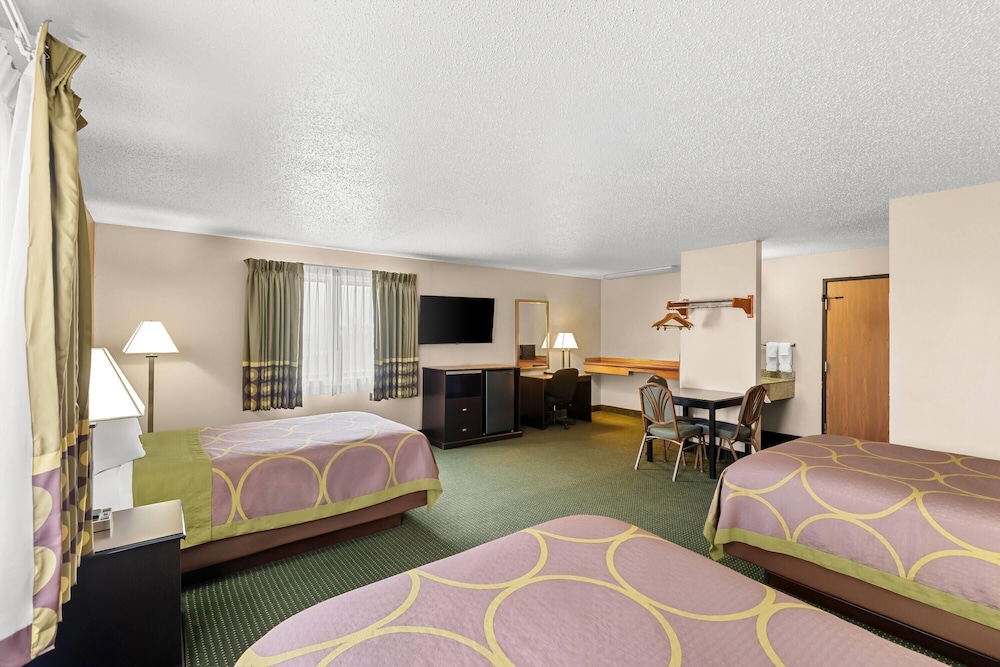 Super 8 by Wyndham Jefferson 21/42