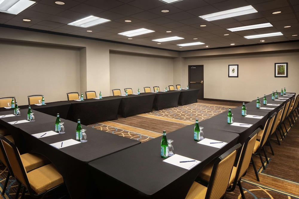 DoubleTree by Hilton Washington DC Silver Spring 40/55