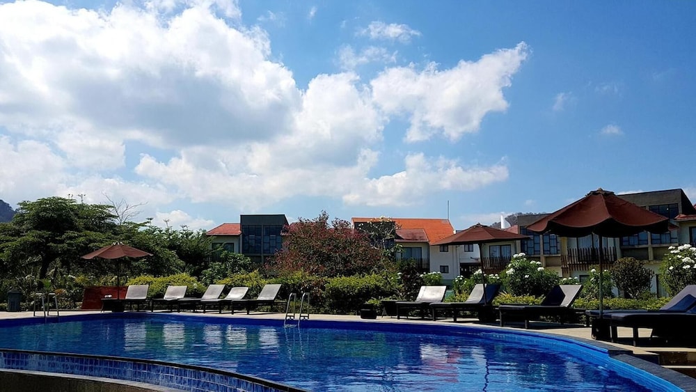 Luwansa Beach Resort 34/38