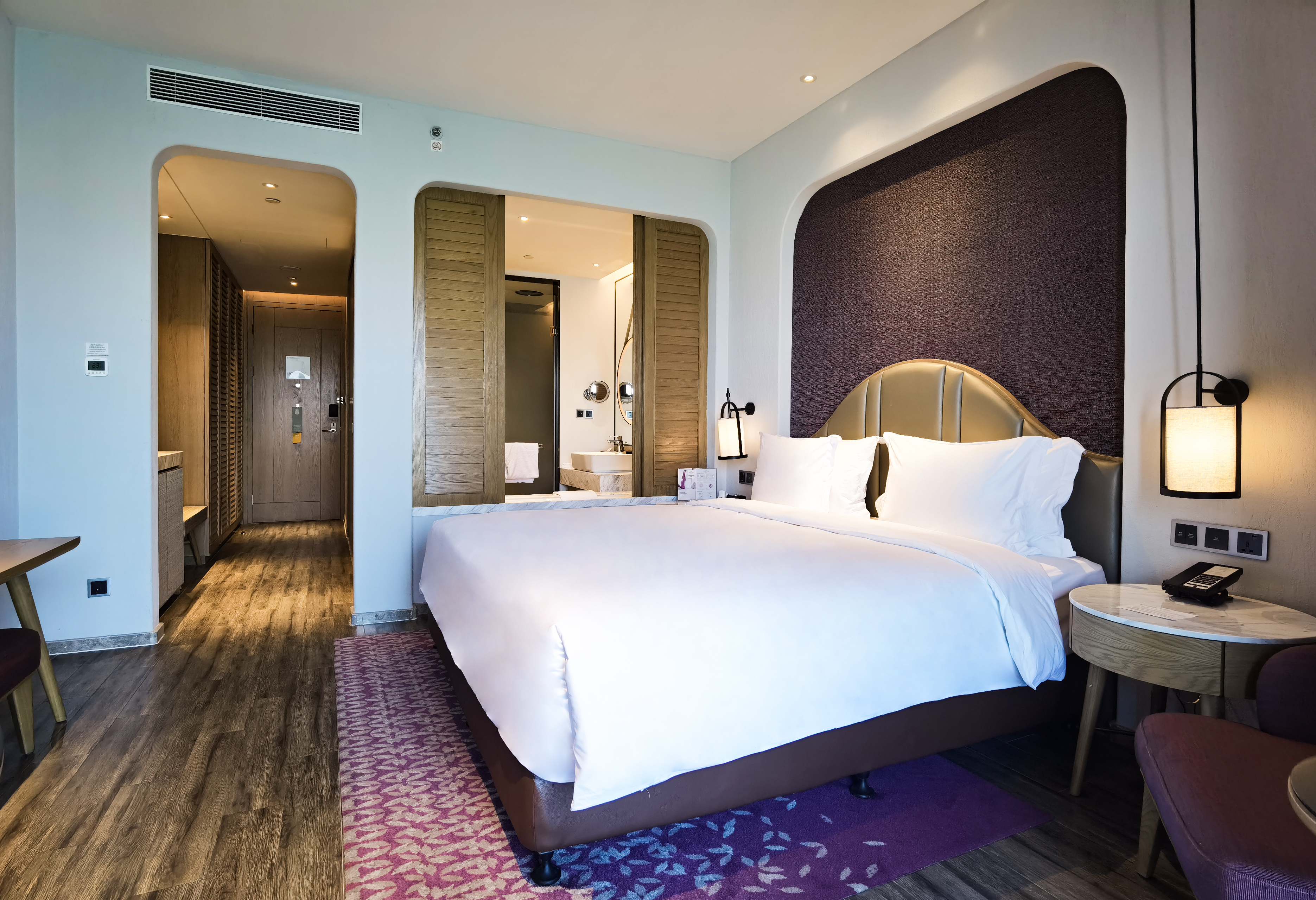 Room, King Bed, Crowne Plaza Qingdaoorientalmoviemetropolis 4/6