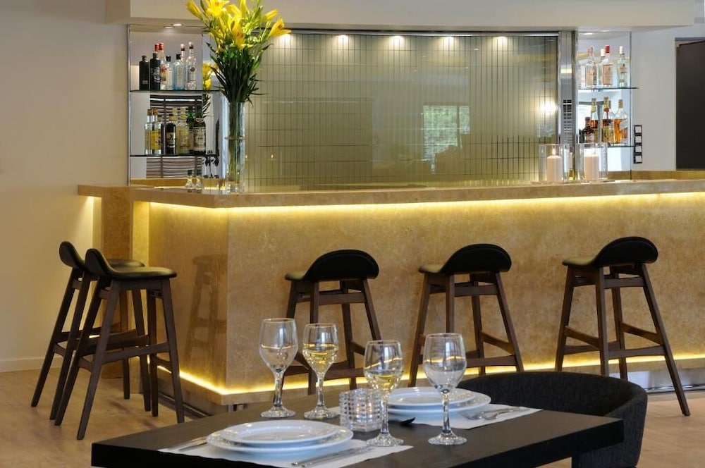 Athens Avenue Hotel 39/41