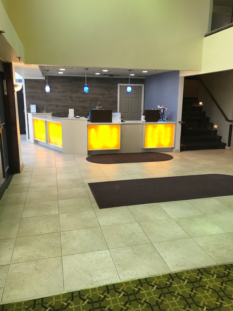 Days Inn & Suites by Wyndham Rochester Hills MI 5/31