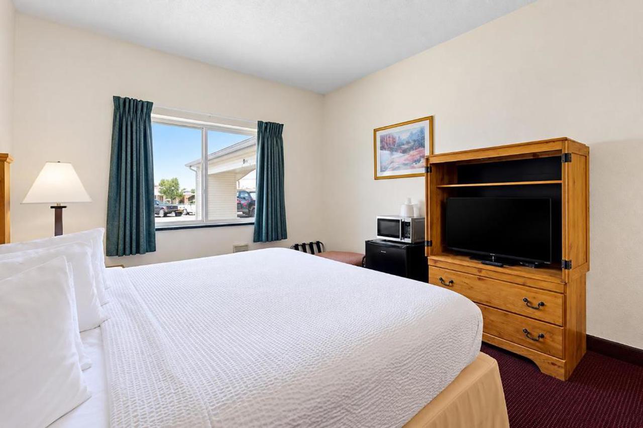 FairBridge Inn & Suites Williston, ND 12/33