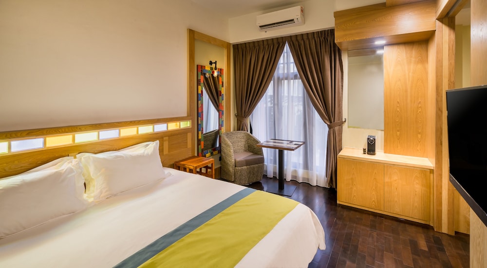 Treasures Hotel & Suites 6/64