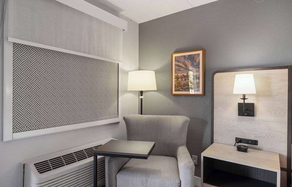 La Quinta Inn Stockton 37/53