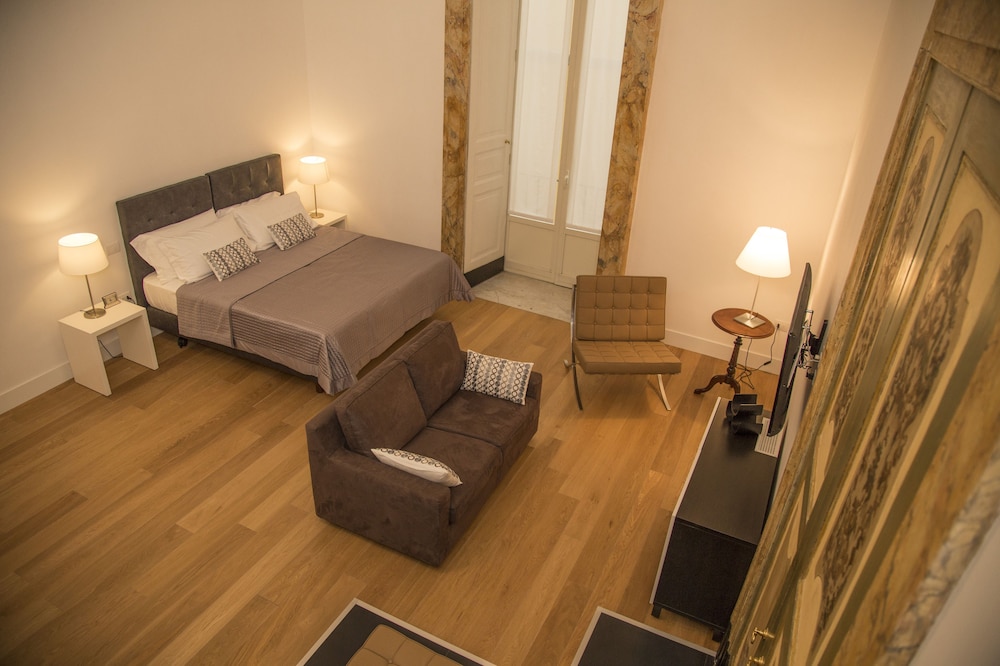 SANTA CHIARA BOUTIQUE HOTEL 59/73