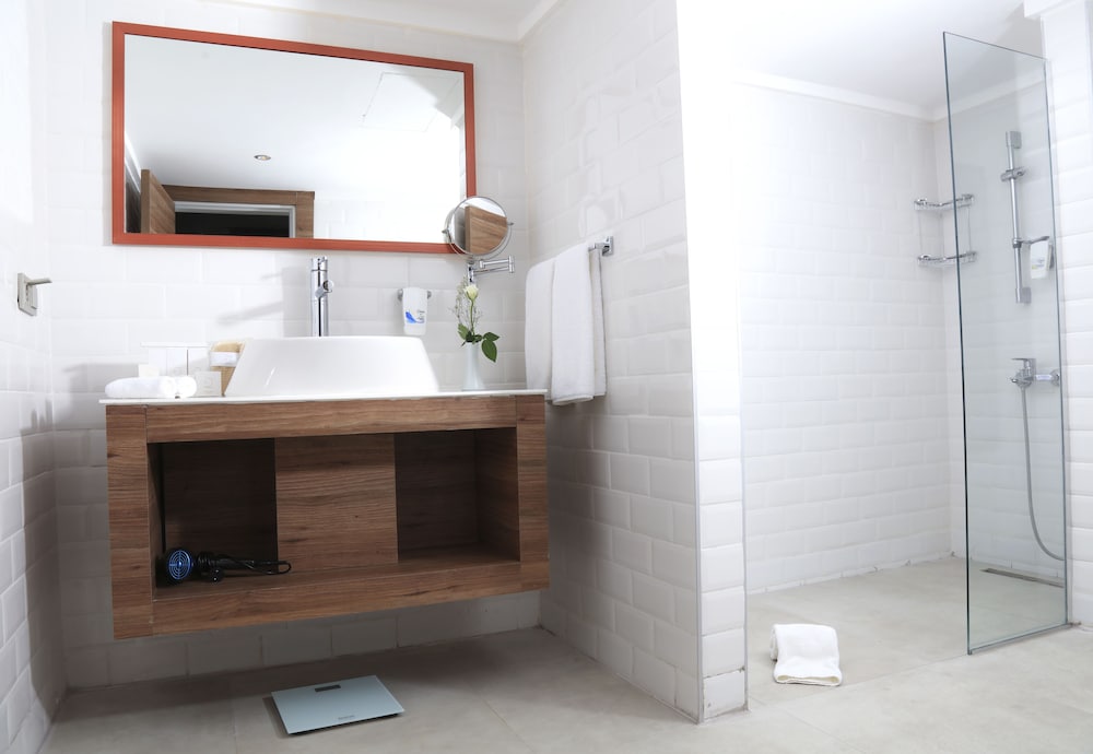 Design Plus Seya Beach Hotel 67/67