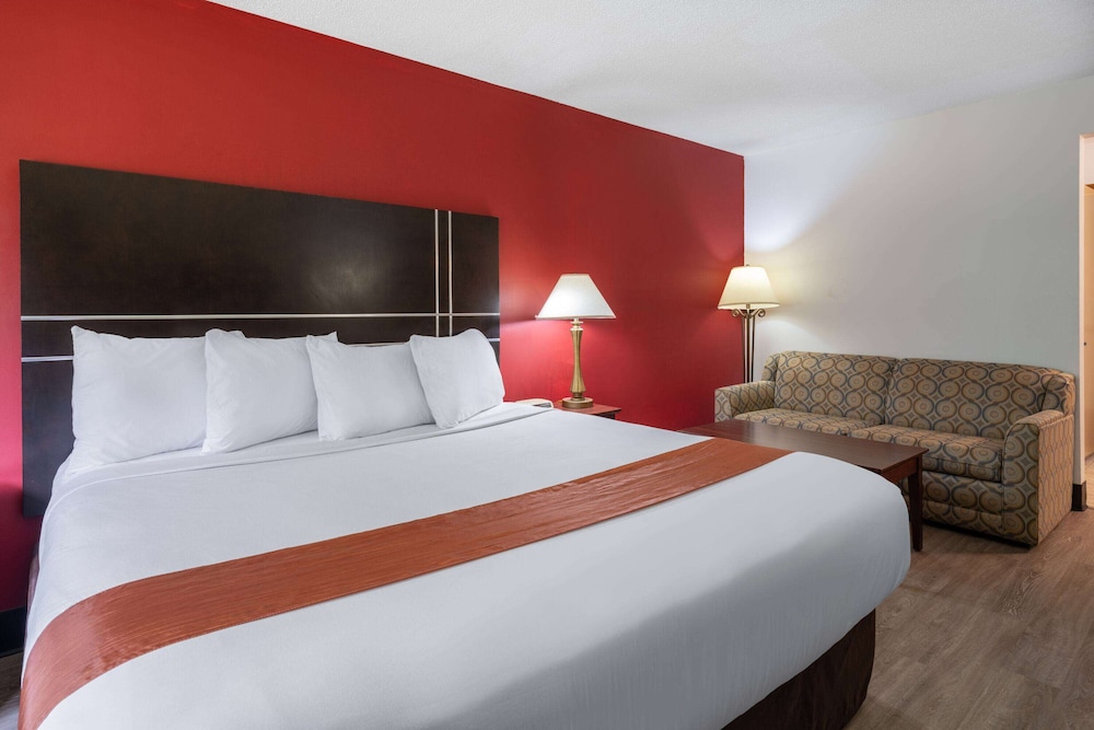 Travelodge by Wyndham Merrill 23/50